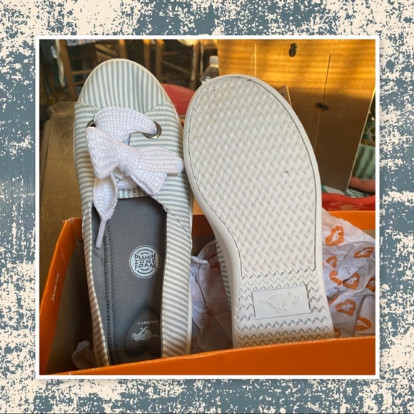 Rocket Dog Women’s Pinstripe Slip on Bow Flats - Picture 3 of 7